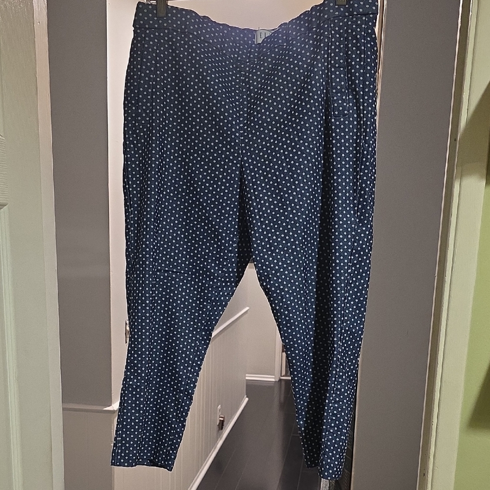 Elle Navy Polka Dot Capris